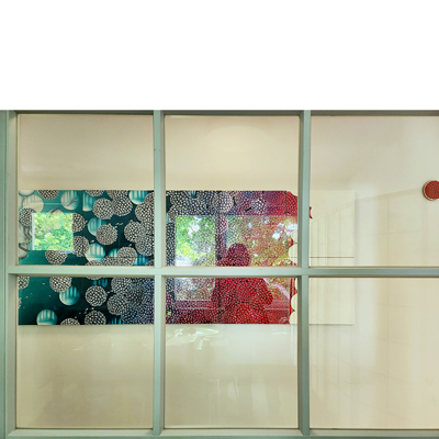 Annette von der Bey, Installation GEDRÄNGEFAKTOR im Bargheer Museum, 2025, Öl auf Leinen